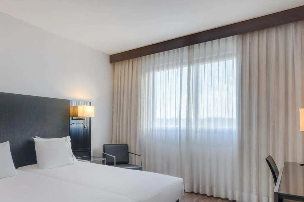 Camera Standard Doppia con Letti Singoli — AC Hotel Vicenza by Marriott