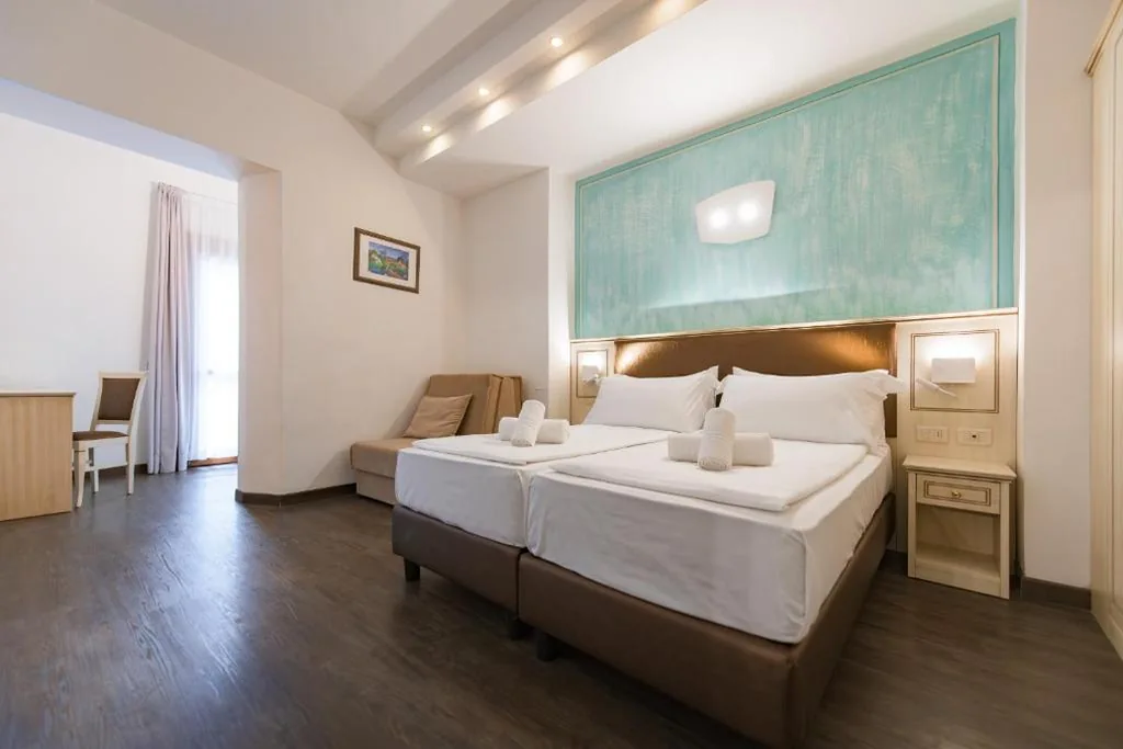 Camera Standard Doppia con Letti Singoli — Hotel Sogno del Benaco
