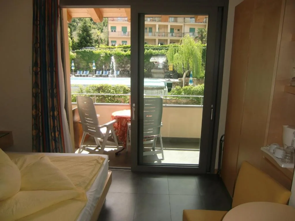 Camera Standard Matrimoniale/Doppia con Letti Singoli con Balcone — Beach Hotel Du Lac Malcesine