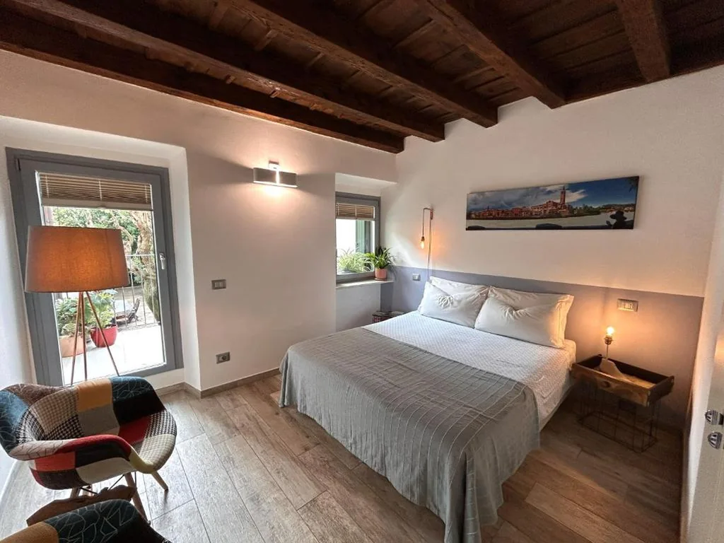 Camera Standard Matrimoniale/Doppia con Letti Singoli con Balcone — Casa Santa Marta