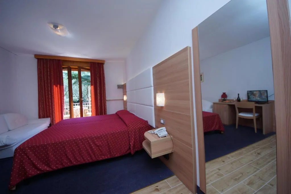 Standard Double or Twin Room — Hotel Alpi