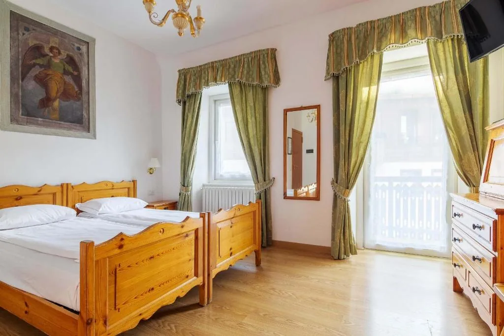 Camera Standard Matrimoniale/Doppia con Letti Singoli con Balcone — Hotel Aquila