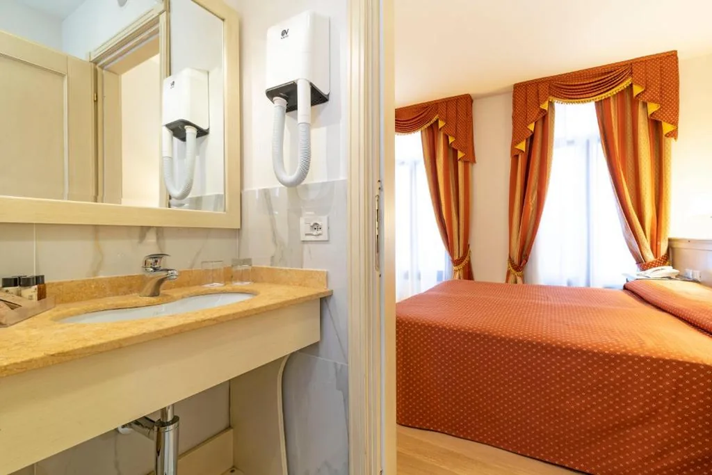 Standard Double or Twin Room — Hotel Bella Venezia
