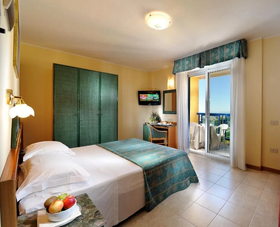 Camera Standard Matrimoniale/Doppia con Letti Singoli — Hotel Bellevue