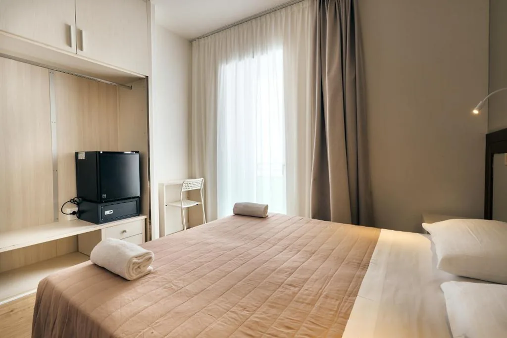 Camera Standard Matrimoniale/Doppia con Letti Singoli — Hotel Bettina