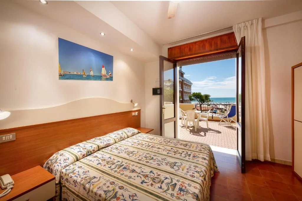 Camera Standard Matrimoniale/Doppia con Letti Singoli con Vista Mare — Hotel Coralba
