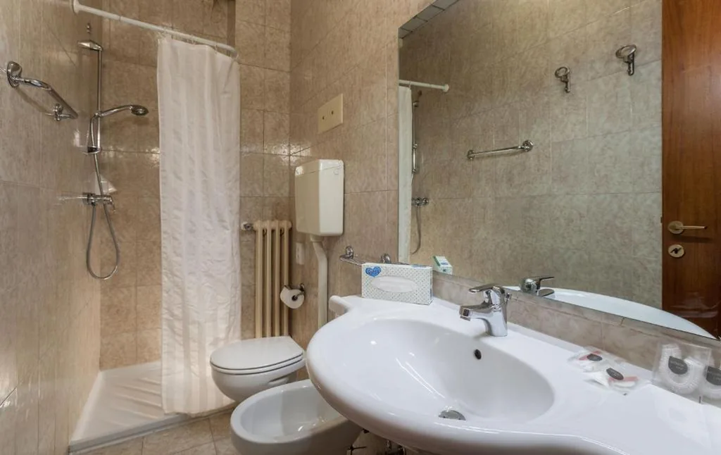 Standard Double or Twin Room — Hotel Firenze