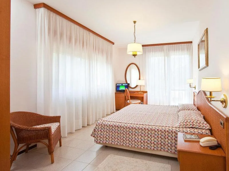 Standard Double or Twin Room with Garden View — Hotel Gabbiano by Double Hospitality