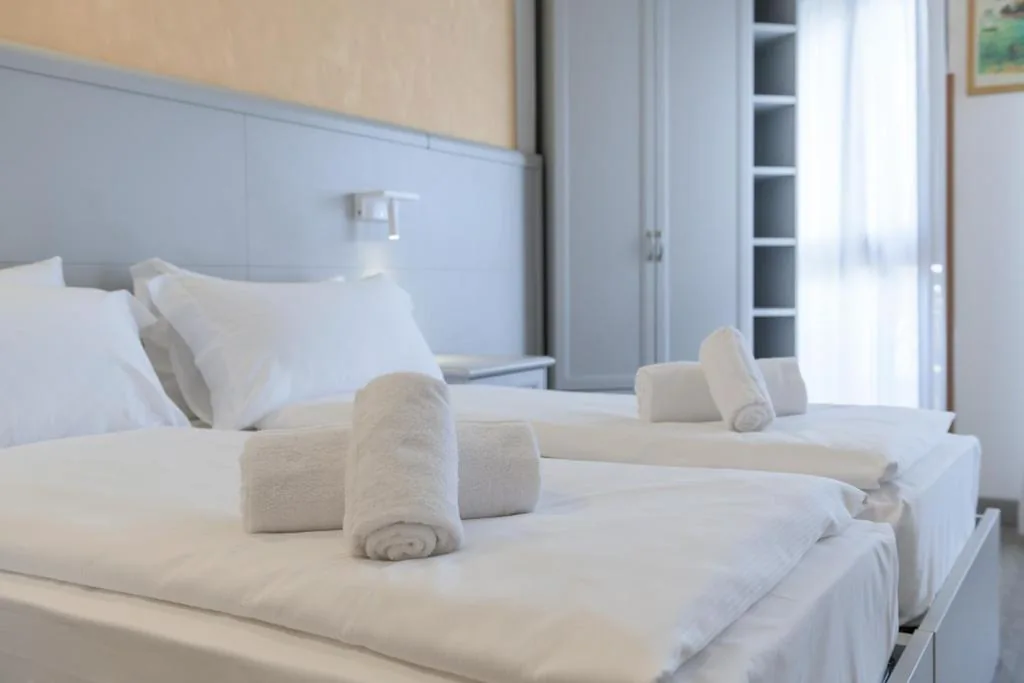Standard Double or Twin Room — Hotel Garda Bellevue