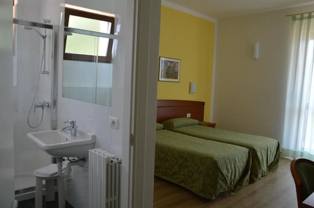 Camera Standard Matrimoniale/Doppia con Letti Singoli — Hotel Garni Selene