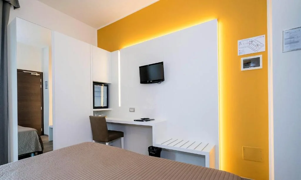 Standard Double or Twin Room with Balcony — Hotel Giulietta Romeo
