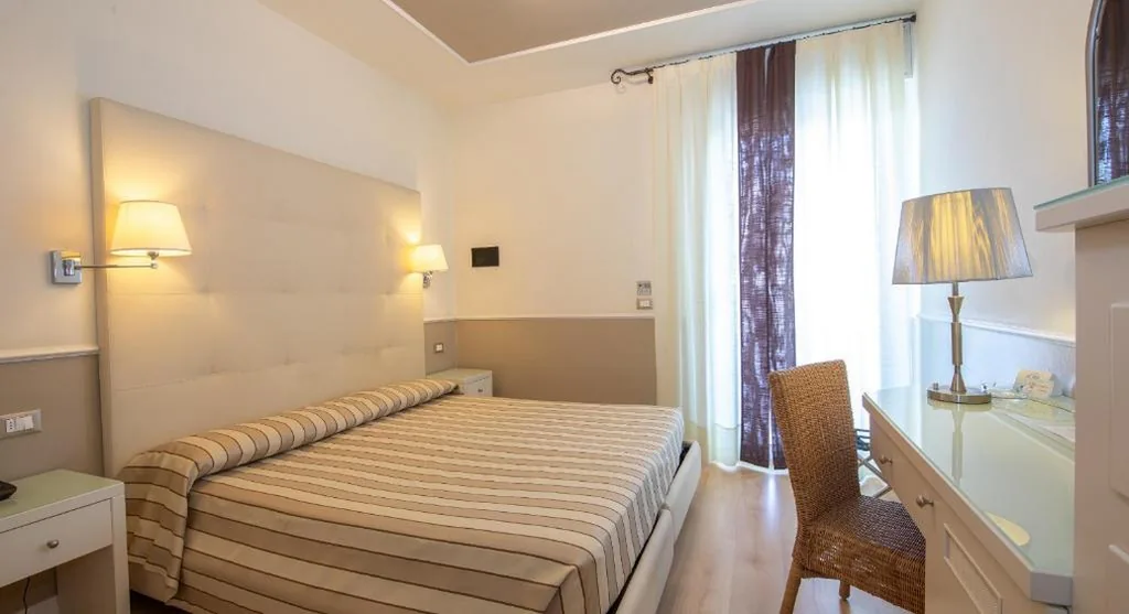 Camera Standard Matrimoniale/Doppia con Letti Singoli — Hotel Le Soleil