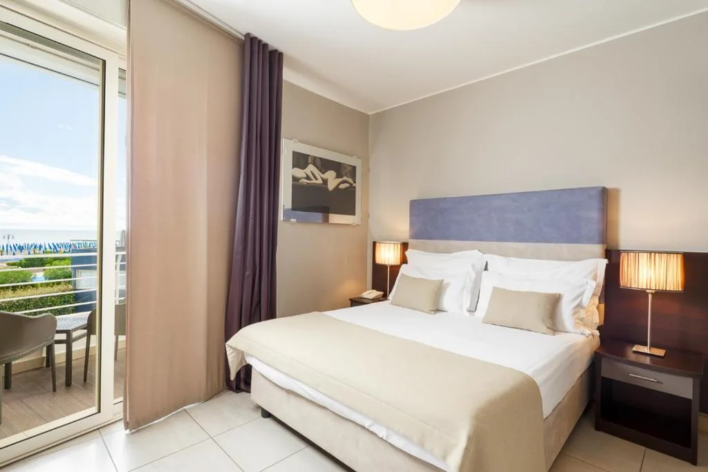Camera Standard Matrimoniale/Doppia con Letti Singoli con Balcone e Vista Mare Parziale — Hotel Mariver