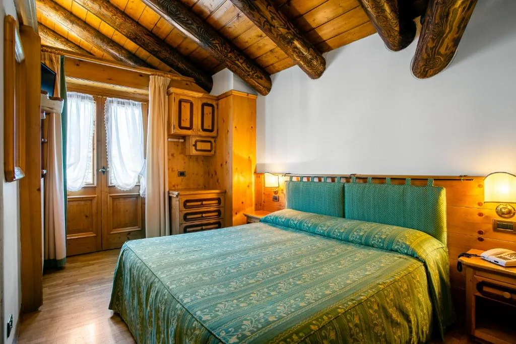 Standard Double or Twin Room with Balcony and Mountain View — Hotel Natale