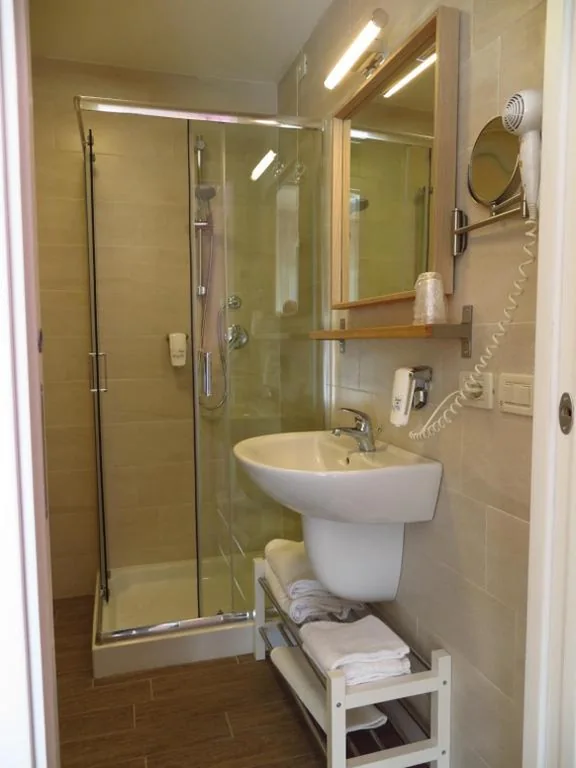 Standard Double or Twin Room — Hotel Nederland