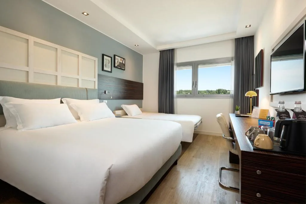 Standard Queen Room with Sofa Bed - Non-Smoking — voco Venice Mestre – The Quid by IHG