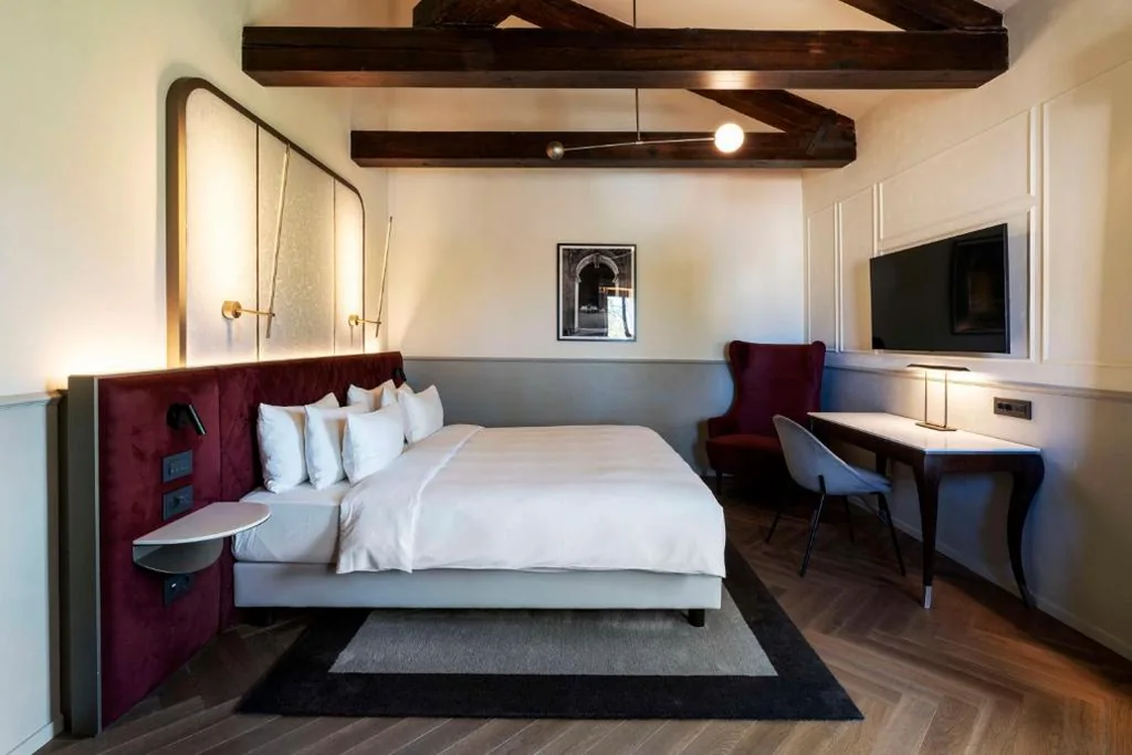 Camera Superior Collection con Vista Giardino — Radisson Collection Hotel, Palazzo Nani Venice