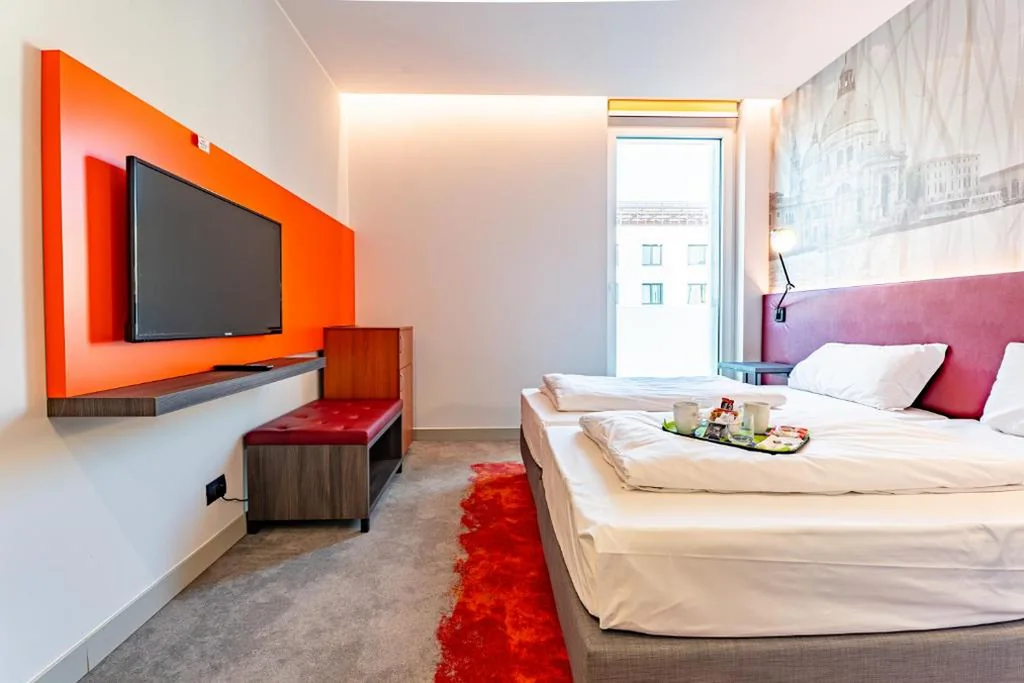 Superior Room with 1 King Bed — Campanile Venice Mestre