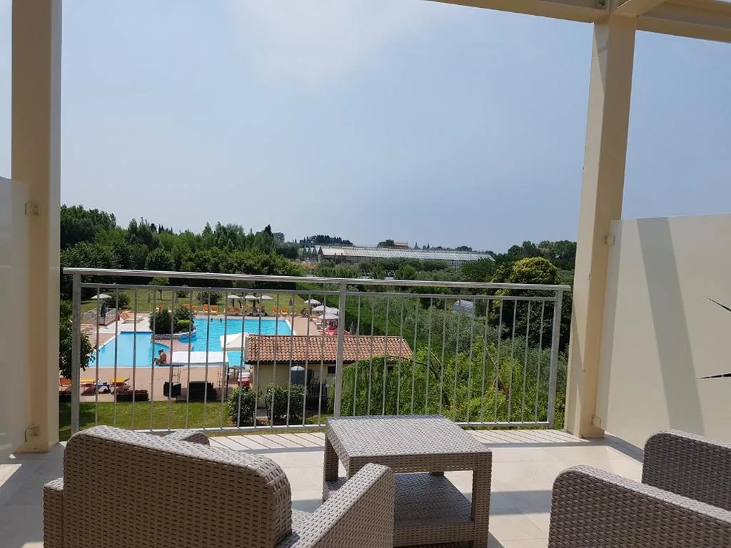 Camera Superior con Balcone — Hotel Bella Lazise