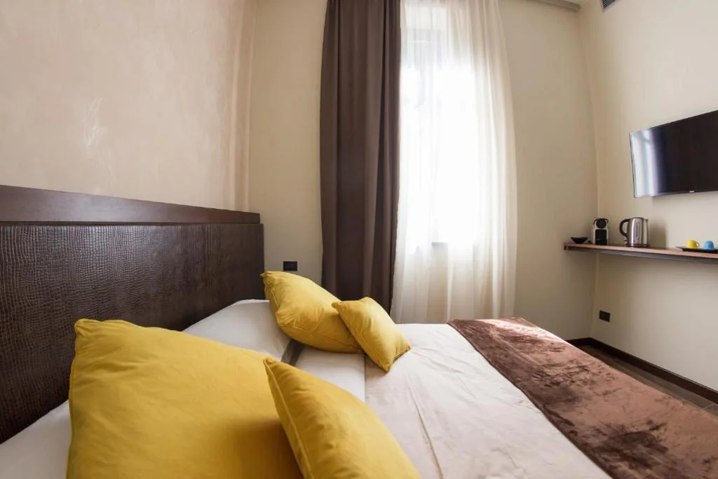 Camera Superior Deluxe Matrimoniale/Doppia con Letti Singoli — Arena Luxury Rooms