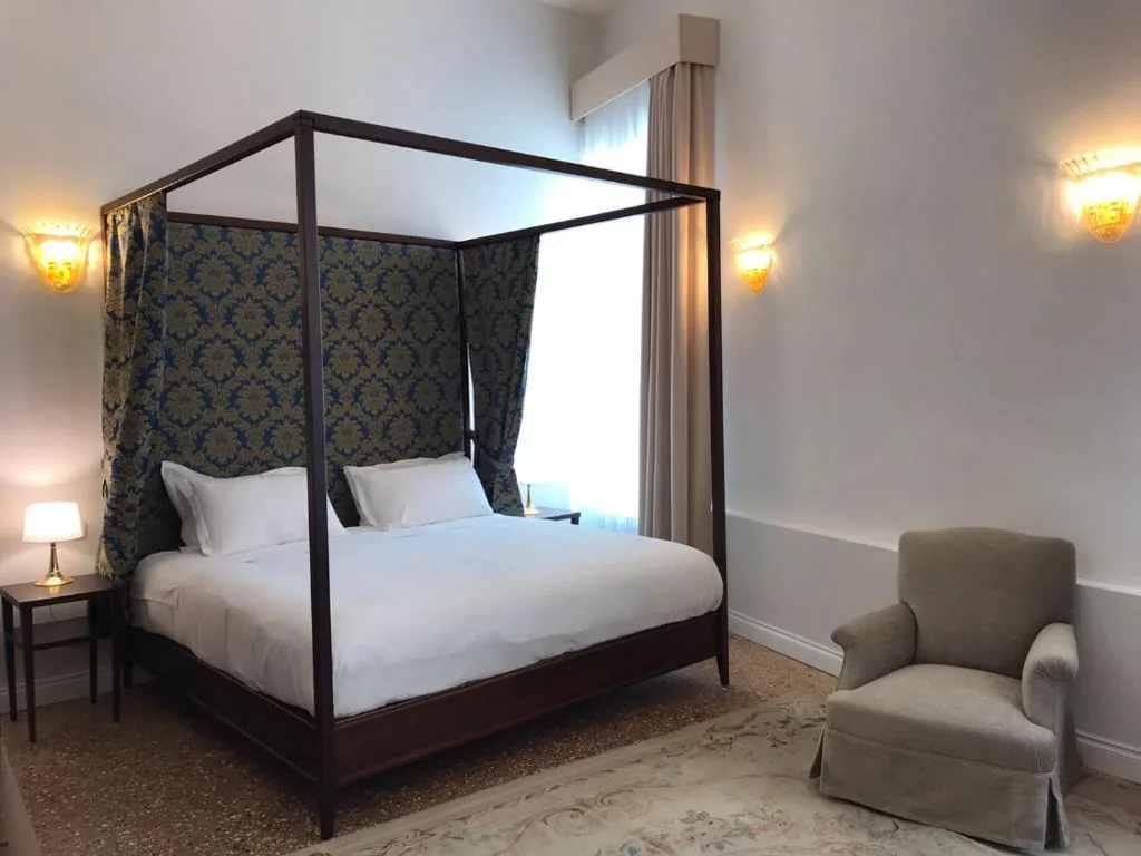 Camera Superior Deluxe Matrimoniale/Doppia con Letti Singoli — Suites alla Maddalena