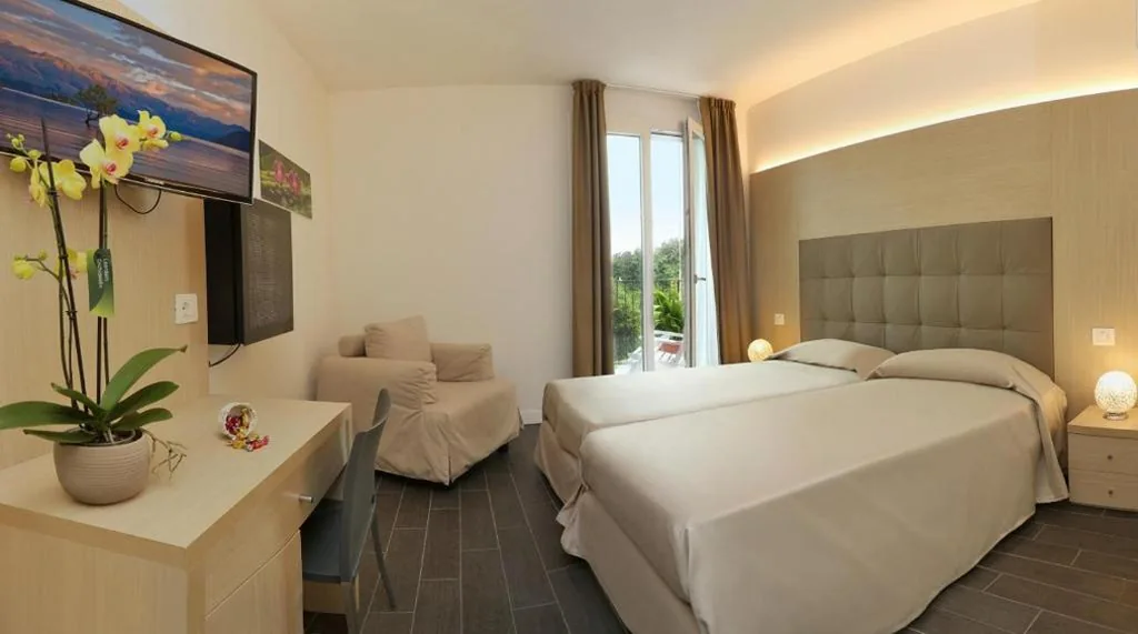 Camera Superior King/Doppia con Letti Singoli con Balcone — Hotel Orchidea