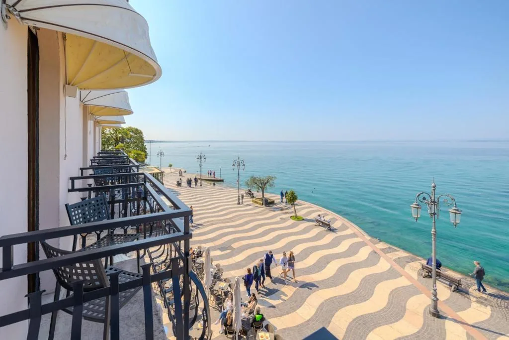 Superior Double Room with Balcony and Lake View — La Vista Postcard Hotel