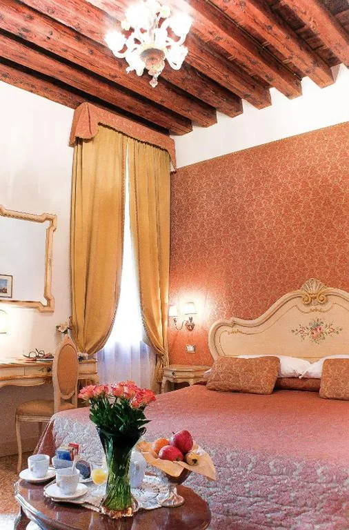 Superior Double or Twin Room with Terrace — Apostoli Palace
