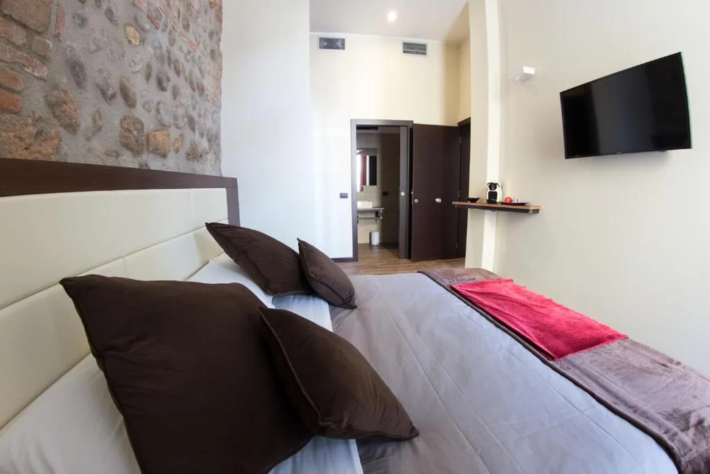 Camera Superior Matrimoniale/Doppia con Letti Singoli con Vista Città — Arena Luxury Rooms