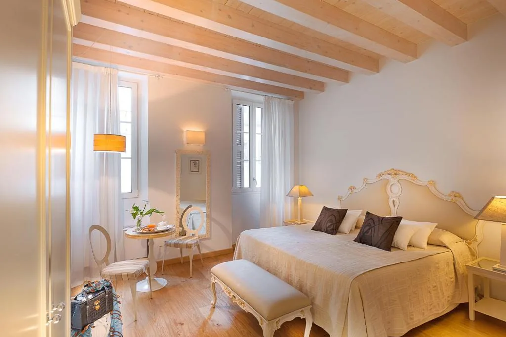 Superior Double or Twin Room — Gallery Room