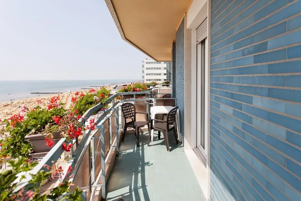 Superior Double or Twin Room with Sea View — Hotel Adlon