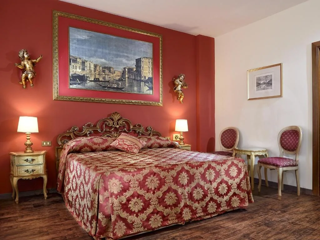 Camera Superior Matrimoniale/Doppia con Letti Singoli — Hotel Amadeus