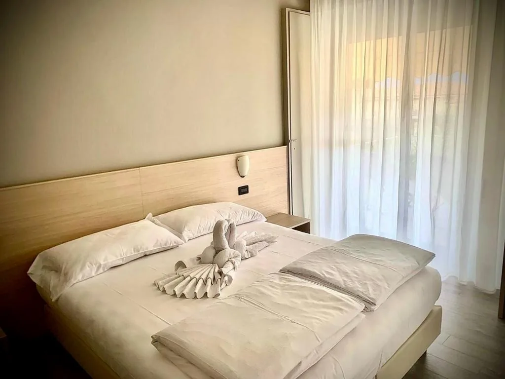 Camera Superior Matrimoniale/Doppia con Letti Singoli — Hotel Astoria