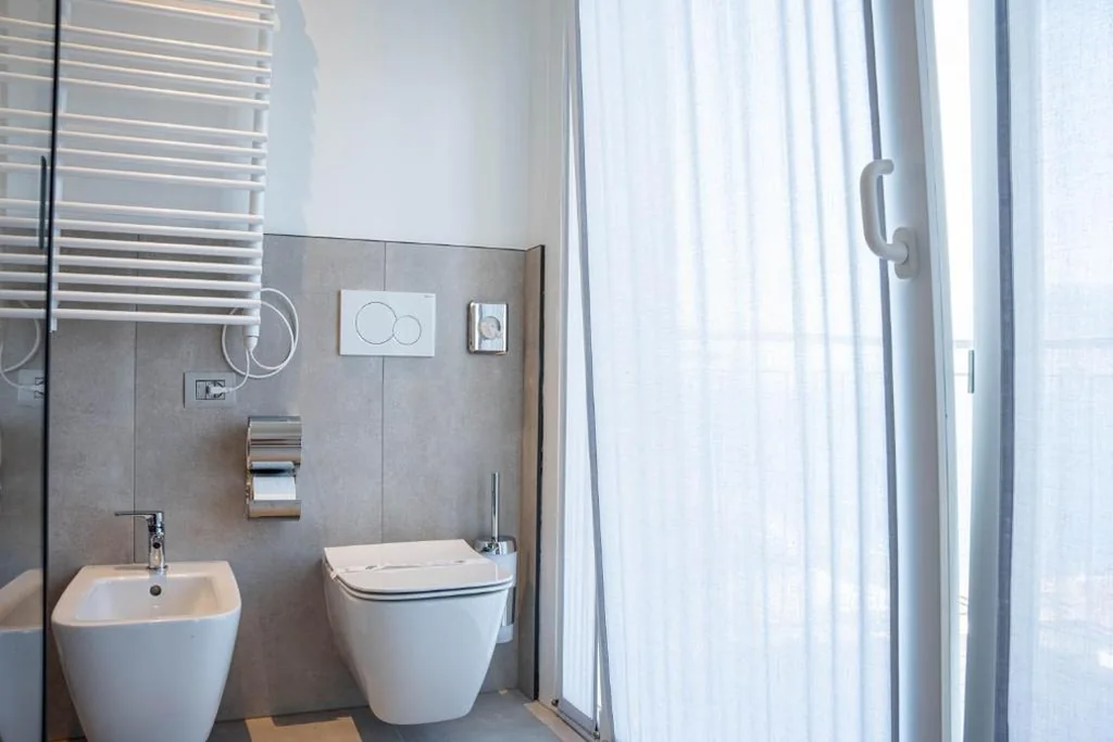 Superior Double or Twin Room with Lake View — Hotel Casa Marinella