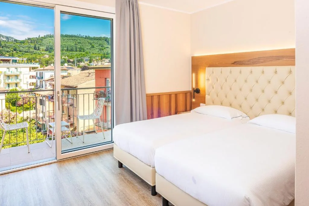 Camera Superior Matrimoniale/Doppia con Letti Singoli — Hotel Centrale