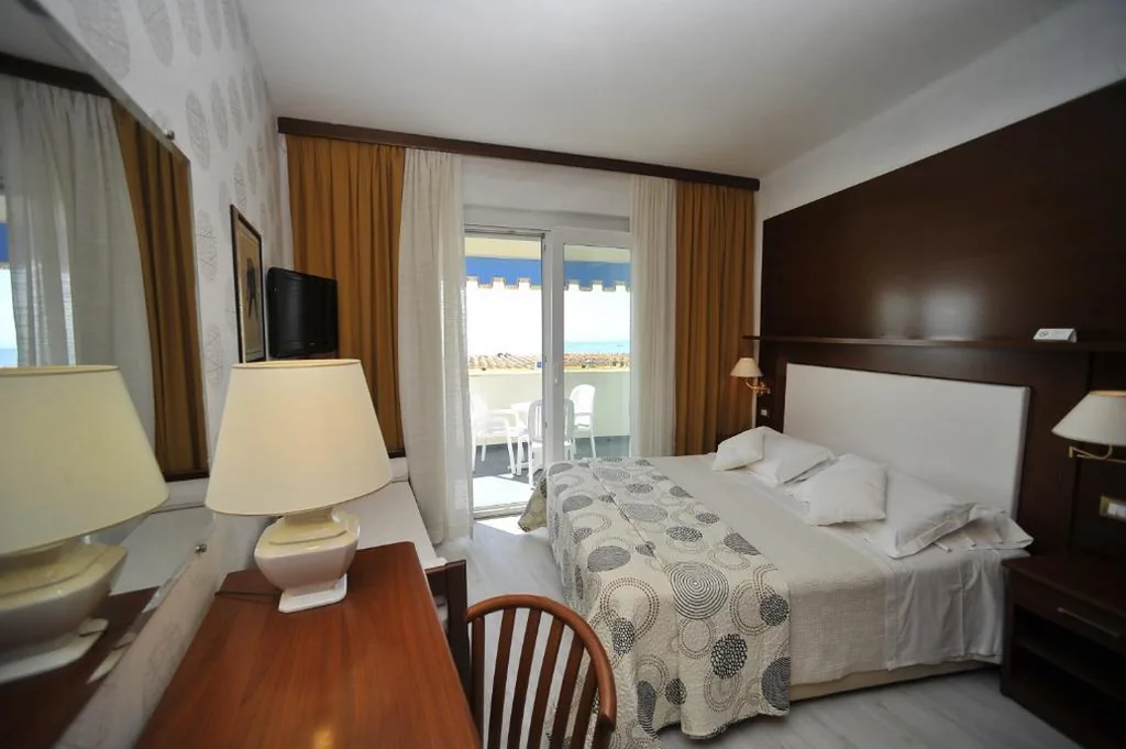 Superior Double or Twin Room with Sea View — Hotel Corallo