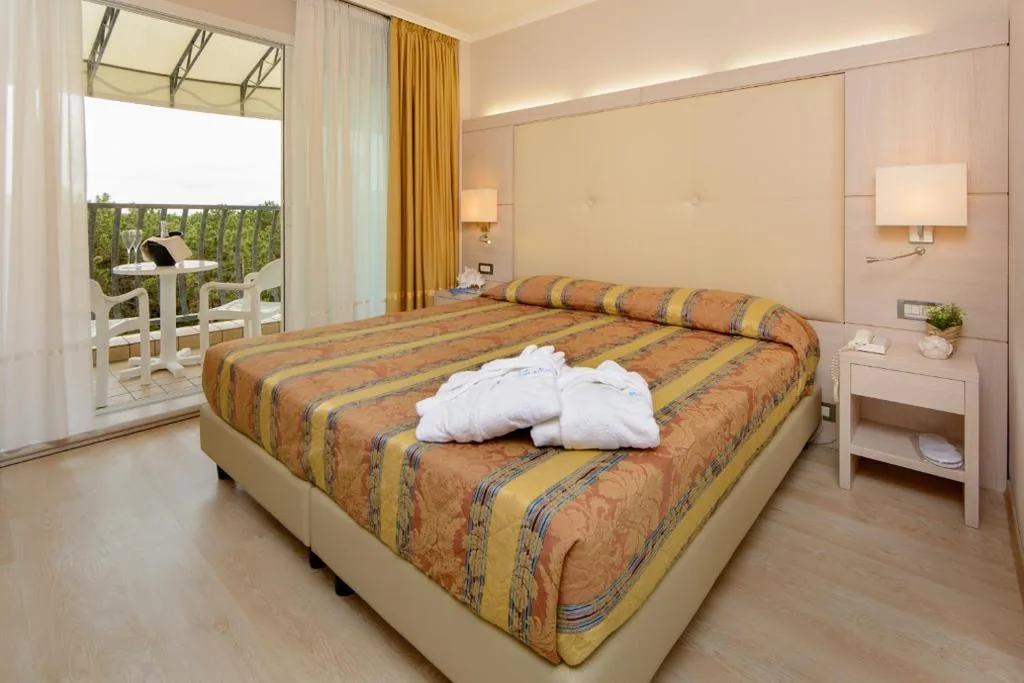 Superior Double or Twin Room — Hotel Croce Di Malta