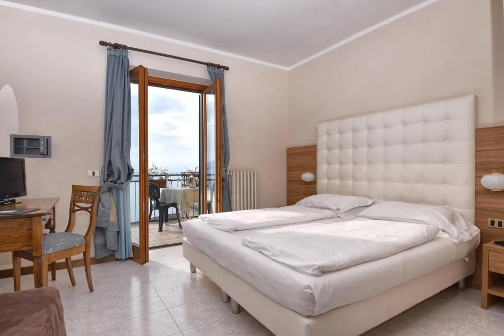 Camera Superior Matrimoniale/Doppia con Letti Singoli con Vista Lago — Hotel Gallo