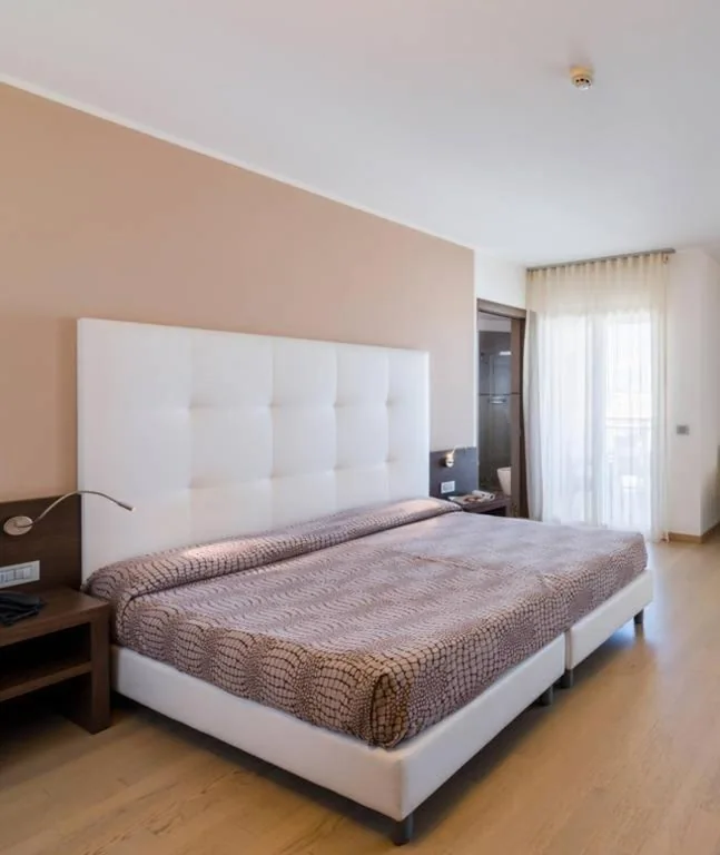 Camera Superior Matrimoniale/Doppia con Letti Singoli — Hotel Italy