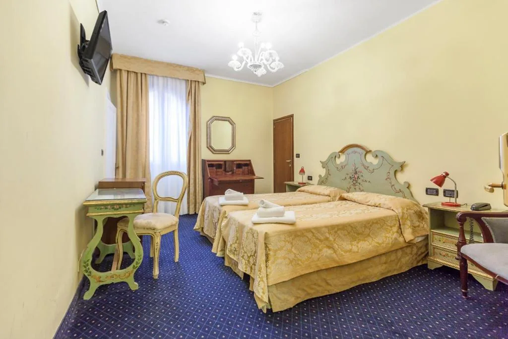 Camera Superior Matrimoniale/Doppia con Letti Singoli — Hotel Malibran