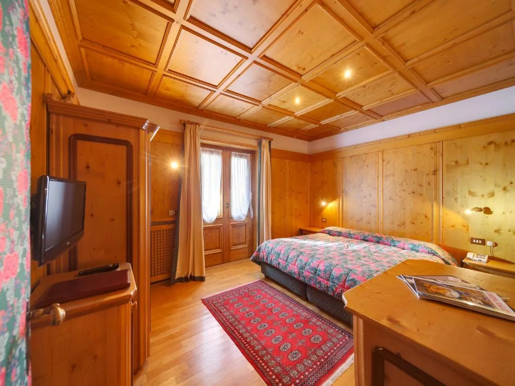 Superior Double or Twin Room with Balcony and Mountain View — Hotel Natale