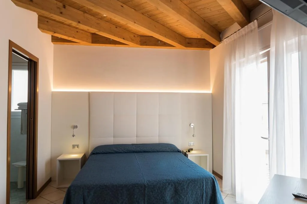 Camera Superior Matrimoniale/Doppia con Letti Singoli — Hotel Residence Mara