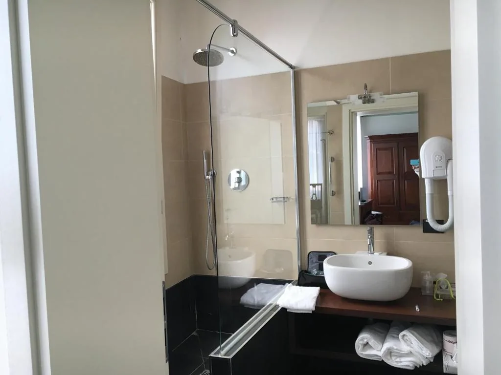 Camera Superior Matrimoniale/Doppia con Letti Singoli — Hotel Sant’Antonin