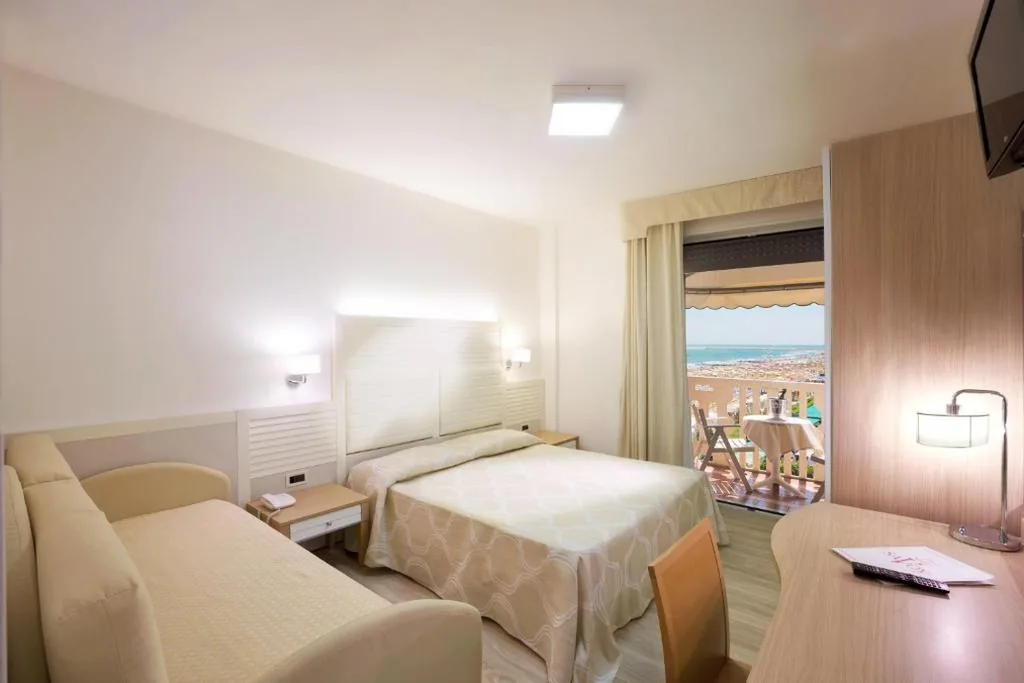 Camera Superior Matrimoniale/Doppia con Letti Singoli con Vista Mare — Hotel Savoy