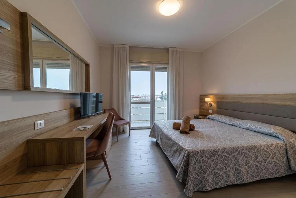 Camera Superior Matrimoniale/Doppia con Letti Singoli — Hotel Smeraldo