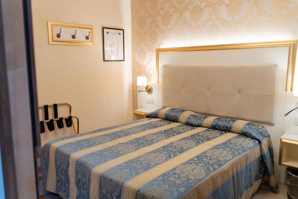 Camera Superior Matrimoniale/Doppia con Letti Singoli — Hotel Tivoli