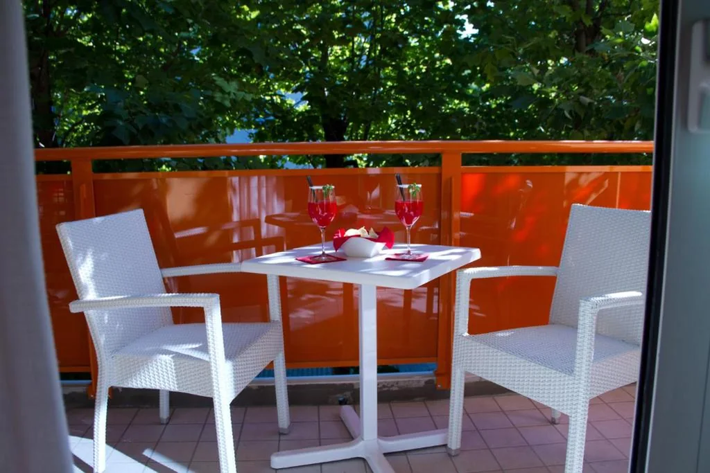 Camera Superior Matrimoniale/Doppia con Letti Singoli — Hotel Villa Angelina