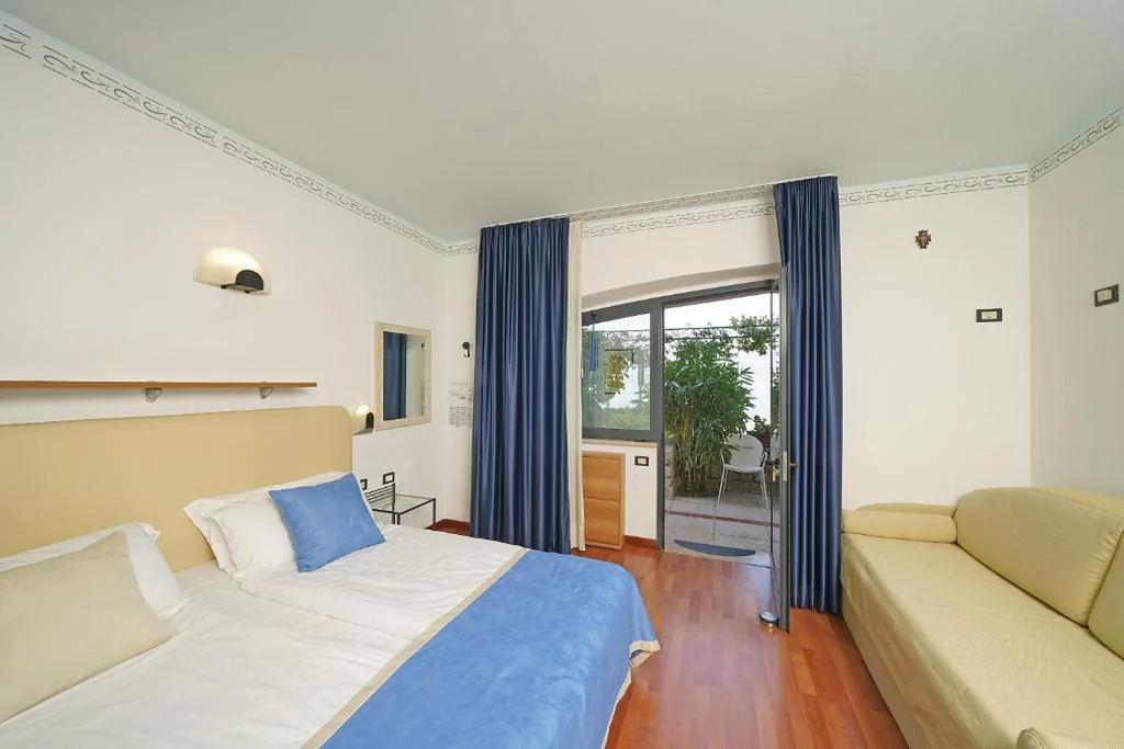 Camera Superior Matrimoniale/Doppia con Letti Singoli con Terrazza — Hotel Villa Carlotta
