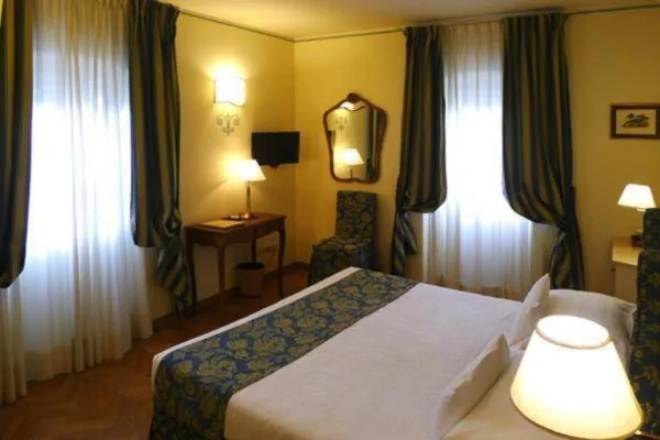 Camera Superior Matrimoniale/Doppia con Letti Singoli — La Vittoria Boutique Hotel