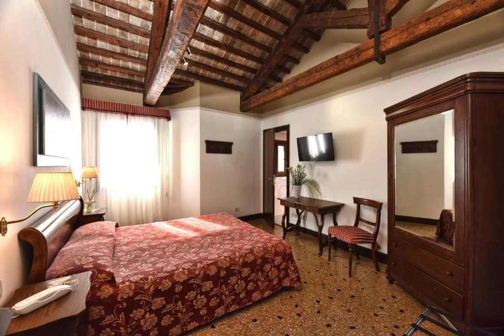 Superior Double or Twin Room — Locanda Casa Martini